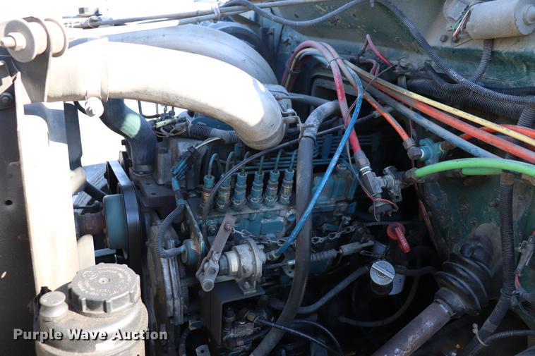 image for item EC9291 1996 International 4700LP recycling truck