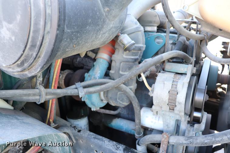 image for item EC9291 1996 International 4700LP recycling truck