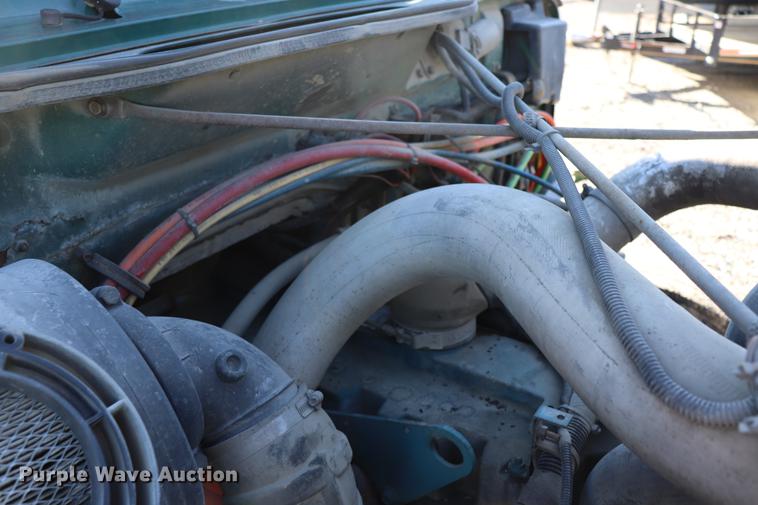 image for item EC9291 1996 International 4700LP recycling truck