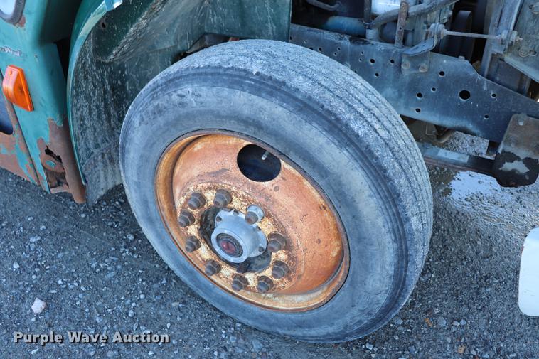 image for item EC9291 1996 International 4700LP recycling truck