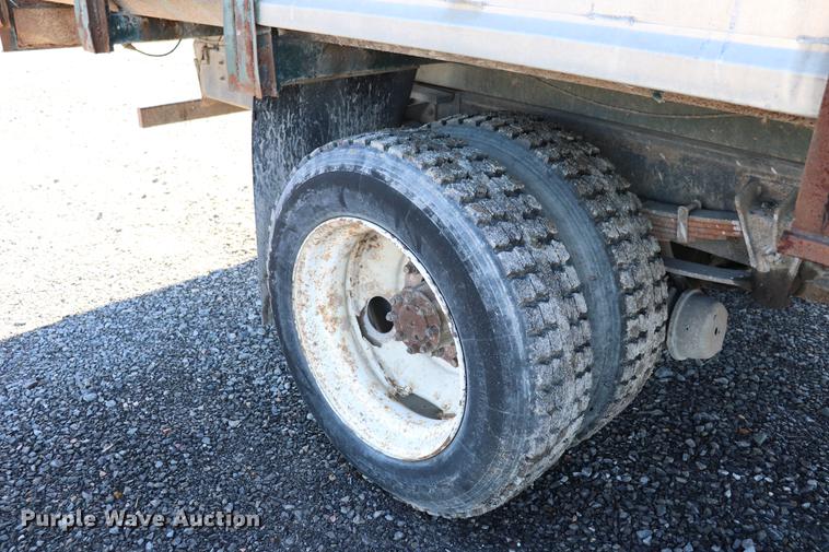 image for item EC9291 1996 International 4700LP recycling truck