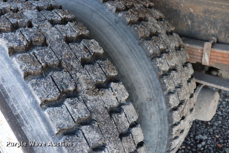 image for item EC9291 1996 International 4700LP recycling truck