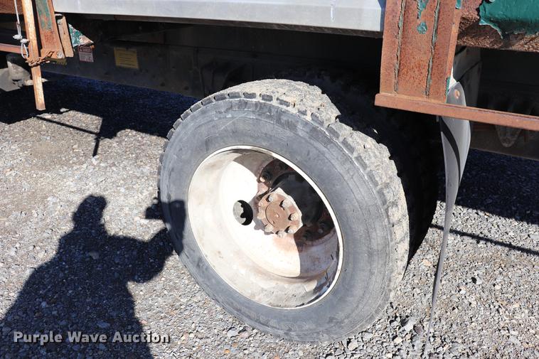 image for item EC9291 1996 International 4700LP recycling truck