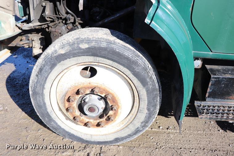 image for item EC9291 1996 International 4700LP recycling truck