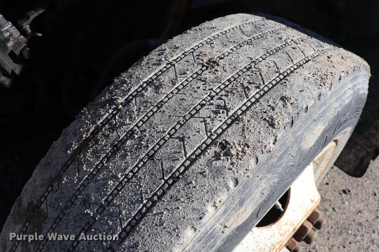 image for item EC9291 1996 International 4700LP recycling truck