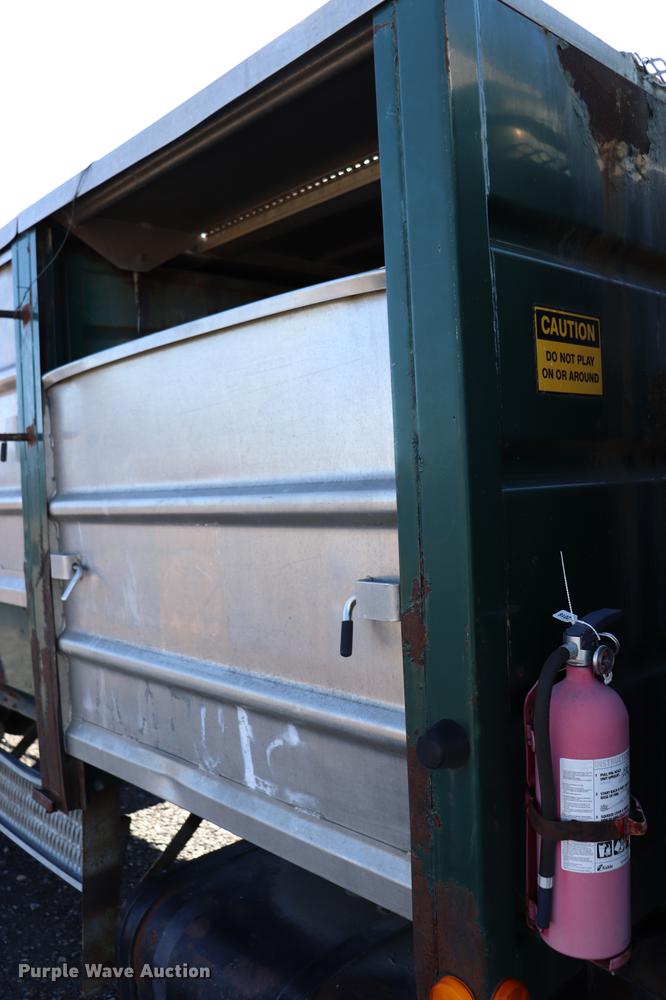 image for item EC9291 1996 International 4700LP recycling truck