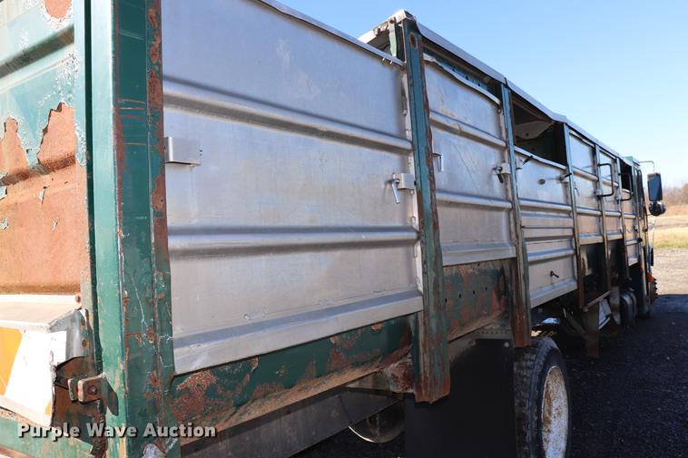 image for item EC9291 1996 International 4700LP recycling truck