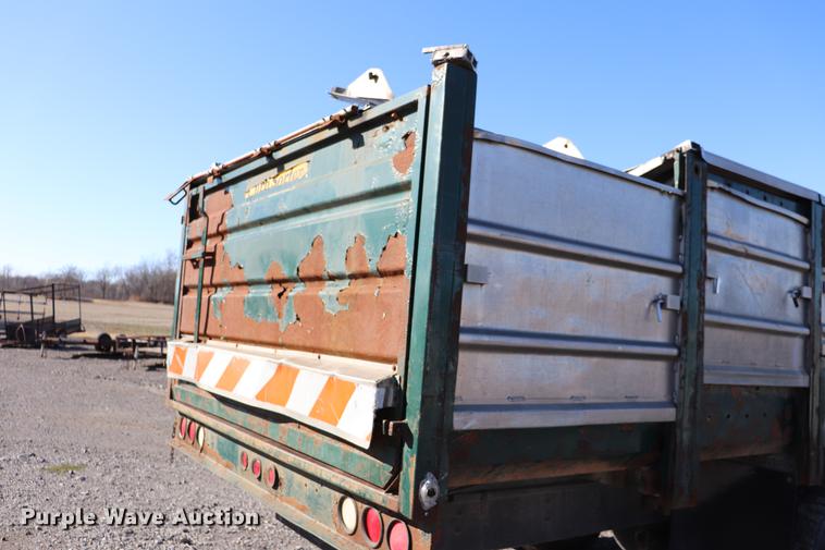 image for item EC9291 1996 International 4700LP recycling truck