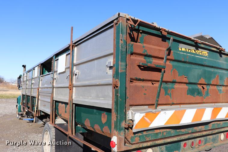 image for item EC9291 1996 International 4700LP recycling truck