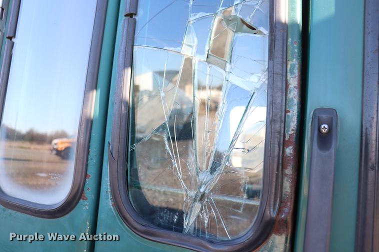 image for item EC9291 1996 International 4700LP recycling truck