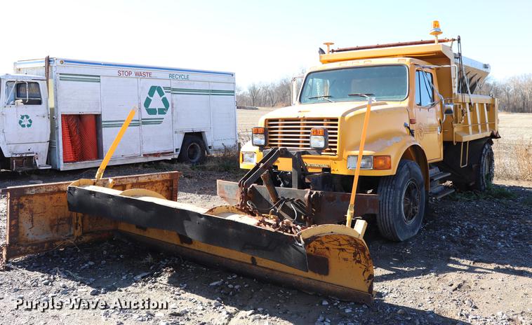image for item EC9292 1992 International 4900 dump truck