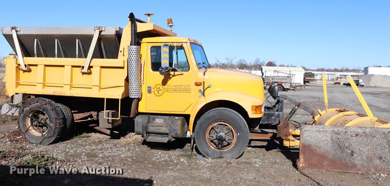 image for item EC9292 1992 International 4900 dump truck