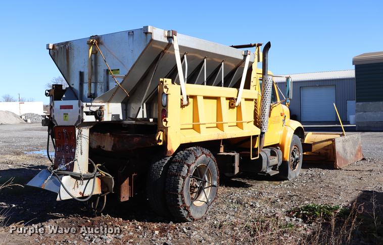 image for item EC9292 1992 International 4900 dump truck