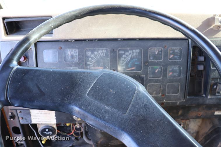 image for item EC9292 1992 International 4900 dump truck