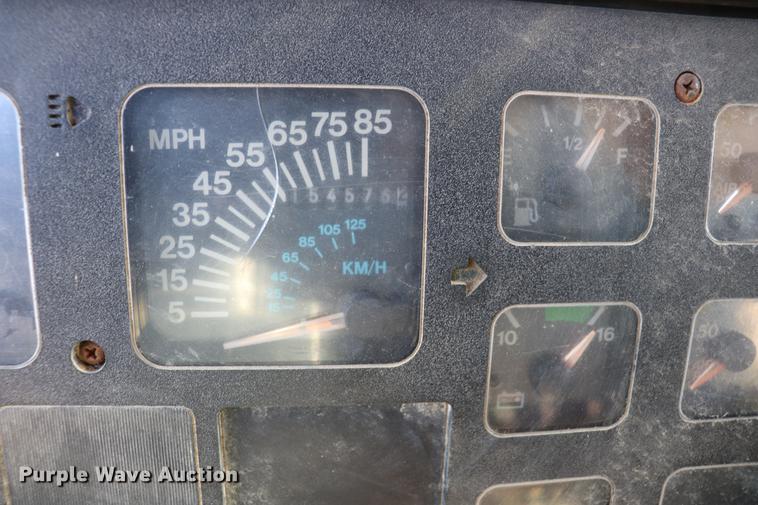 image for item EC9292 1992 International 4900 dump truck