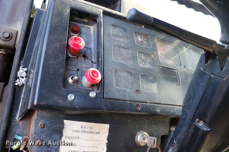 image for item EC9292 1992 International 4900 dump truck