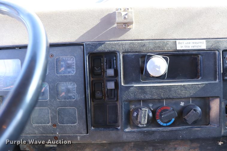 image for item EC9292 1992 International 4900 dump truck