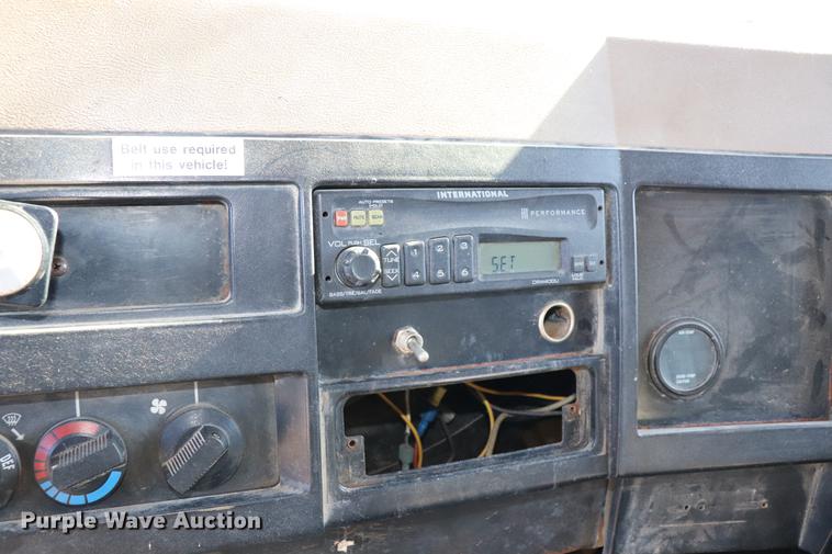 image for item EC9292 1992 International 4900 dump truck