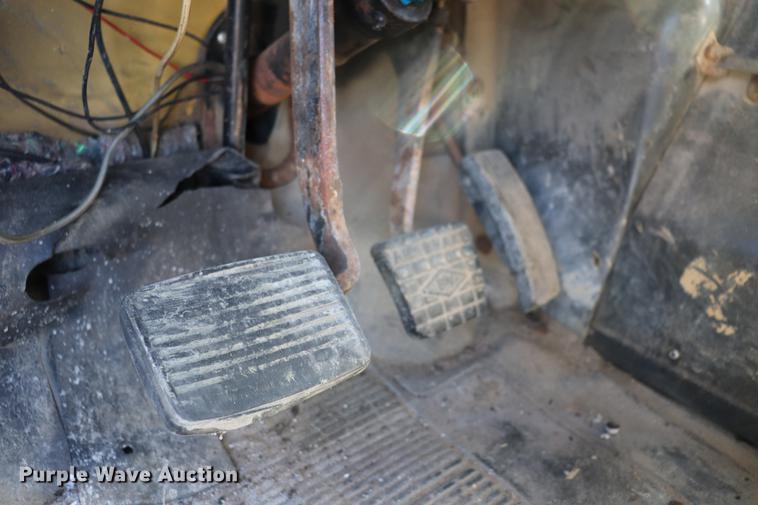 image for item EC9292 1992 International 4900 dump truck