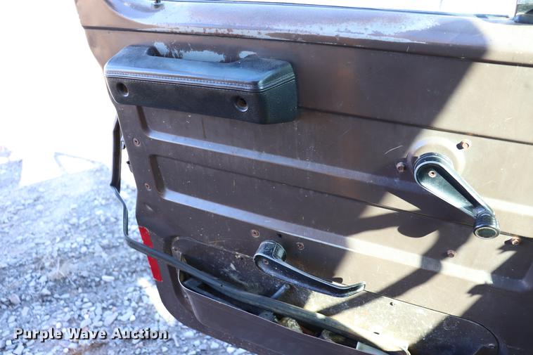 image for item EC9292 1992 International 4900 dump truck