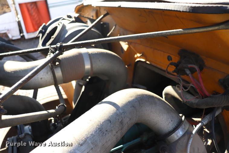 image for item EC9292 1992 International 4900 dump truck