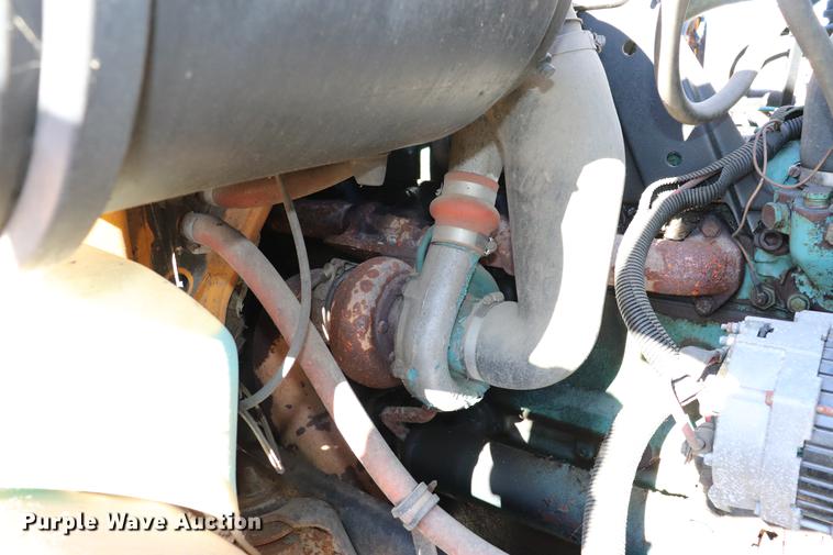 image for item EC9292 1992 International 4900 dump truck