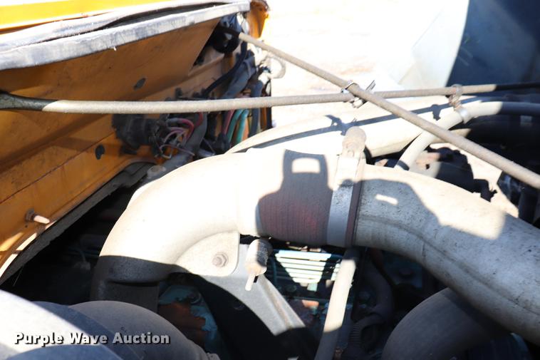 image for item EC9292 1992 International 4900 dump truck