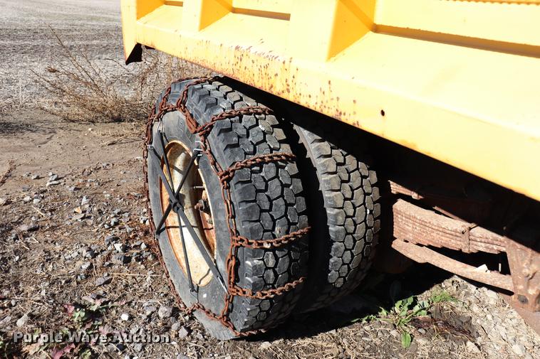 image for item EC9292 1992 International 4900 dump truck