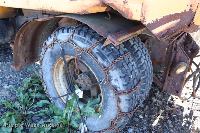 image for item EC9292 1992 International 4900 dump truck