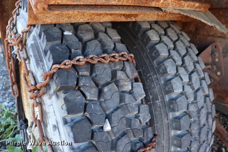 image for item EC9292 1992 International 4900 dump truck