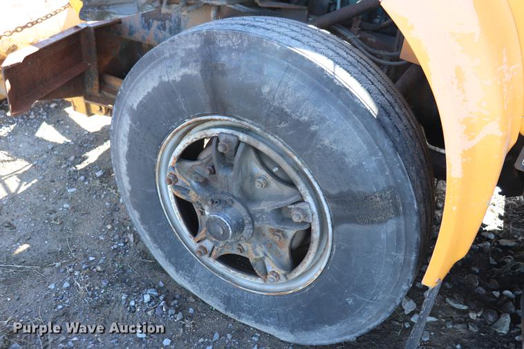 image for item EC9292 1992 International 4900 dump truck