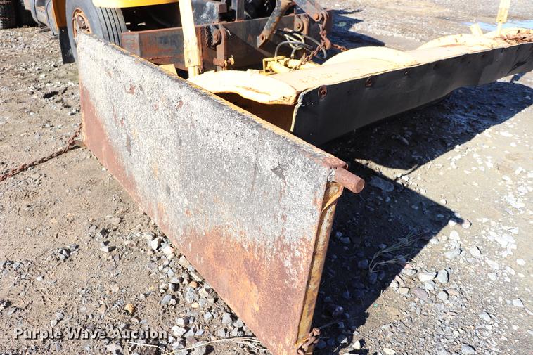 image for item EC9292 1992 International 4900 dump truck