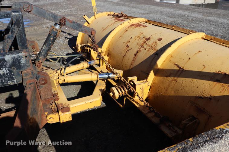 image for item EC9292 1992 International 4900 dump truck