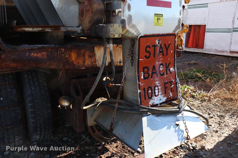 image for item EC9292 1992 International 4900 dump truck