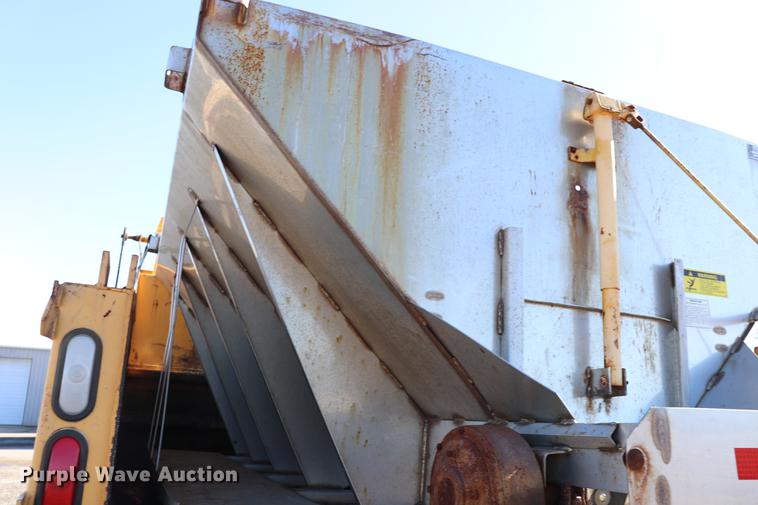 image for item EC9292 1992 International 4900 dump truck