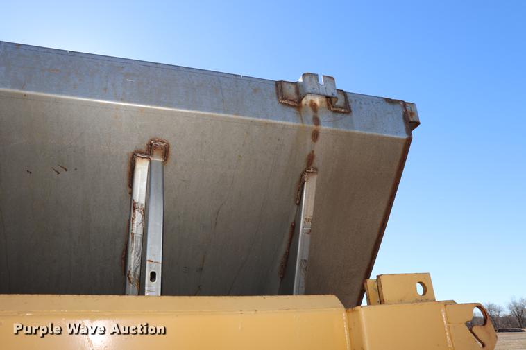 image for item EC9292 1992 International 4900 dump truck