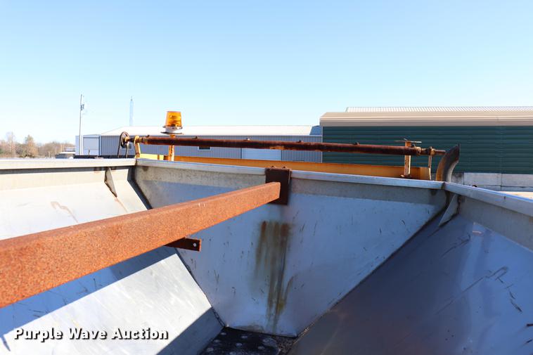 image for item EC9292 1992 International 4900 dump truck