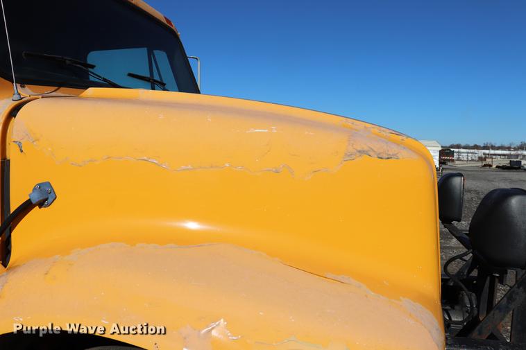 image for item EC9292 1992 International 4900 dump truck