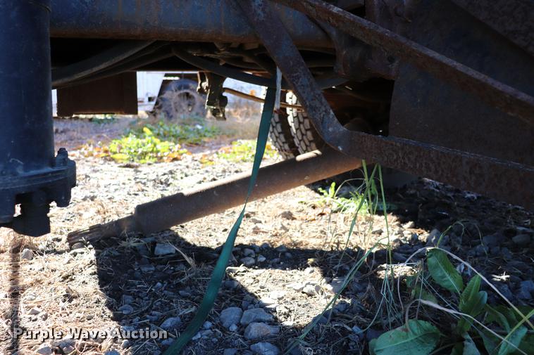 image for item EC9292 1992 International 4900 dump truck