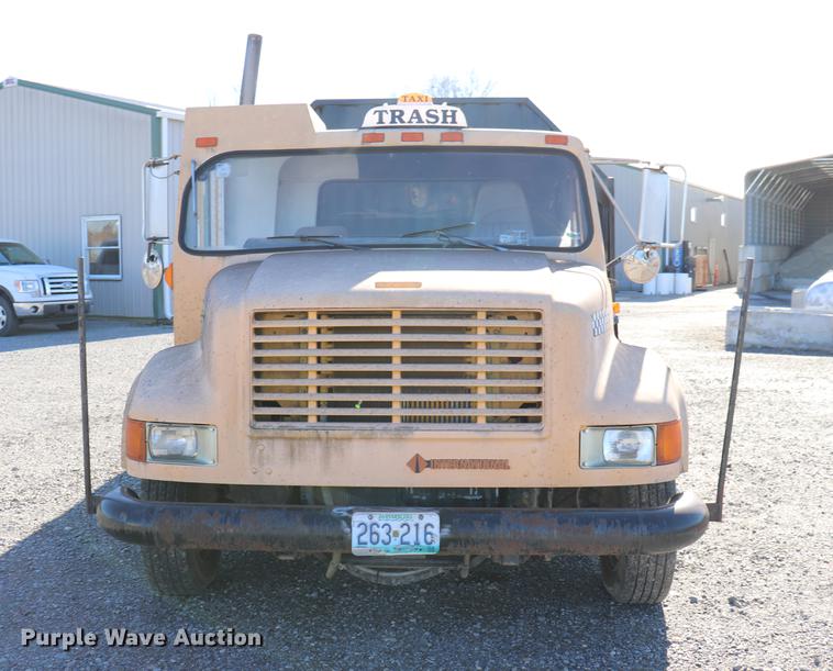 image for item EC9293 1991 International 4700LP recycling truck