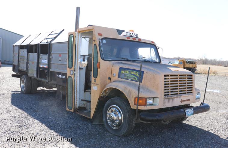 image for item EC9293 1991 International 4700LP recycling truck
