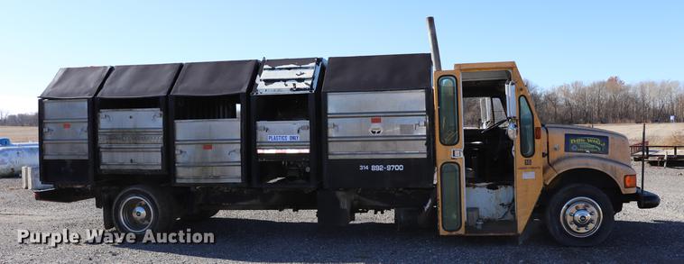 image for item EC9293 1991 International 4700LP recycling truck