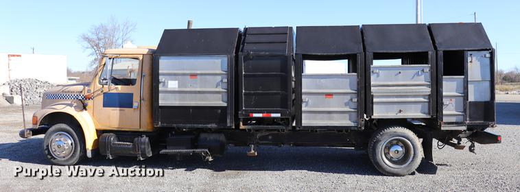 image for item EC9293 1991 International 4700LP recycling truck