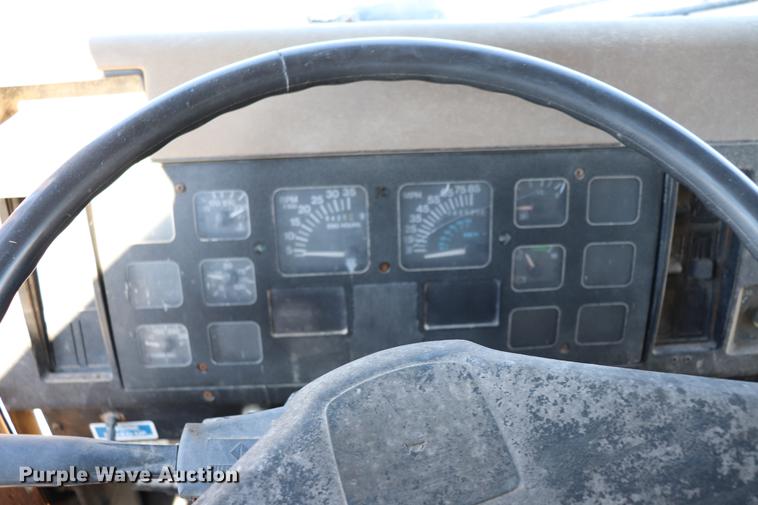 image for item EC9293 1991 International 4700LP recycling truck