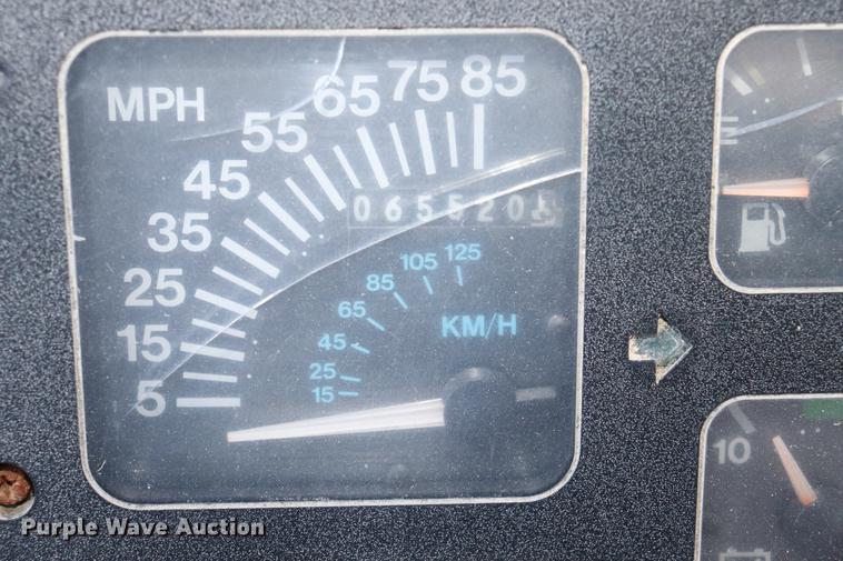 image for item EC9293 1991 International 4700LP recycling truck