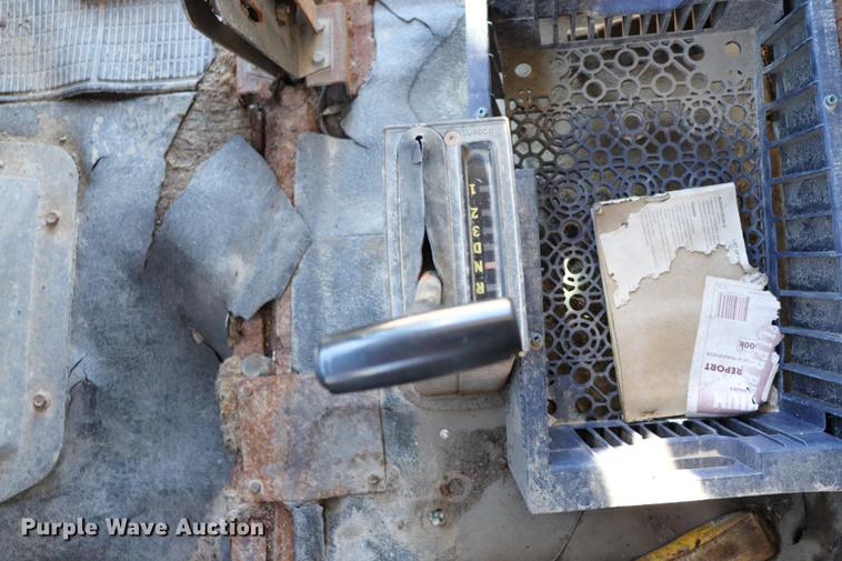 image for item EC9293 1991 International 4700LP recycling truck