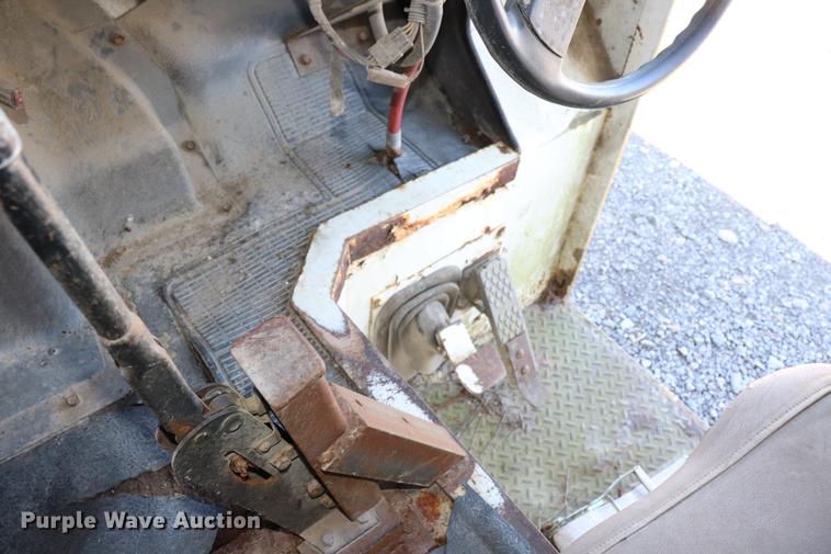 image for item EC9293 1991 International 4700LP recycling truck