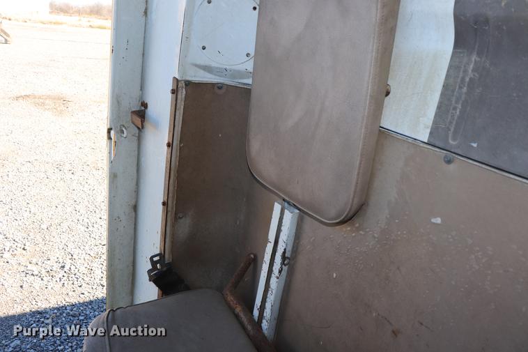 image for item EC9293 1991 International 4700LP recycling truck