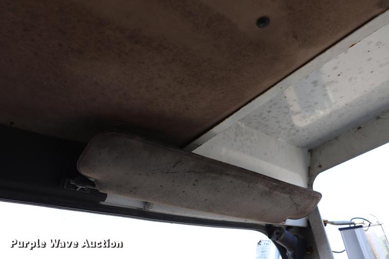 image for item EC9293 1991 International 4700LP recycling truck