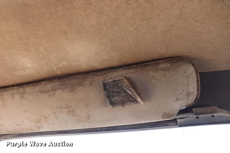 image for item EC9293 1991 International 4700LP recycling truck